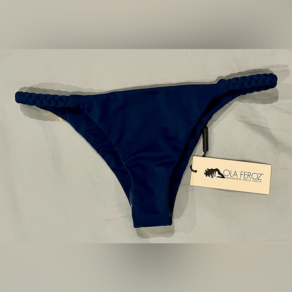 Trenzada bottom in “Rio” color.